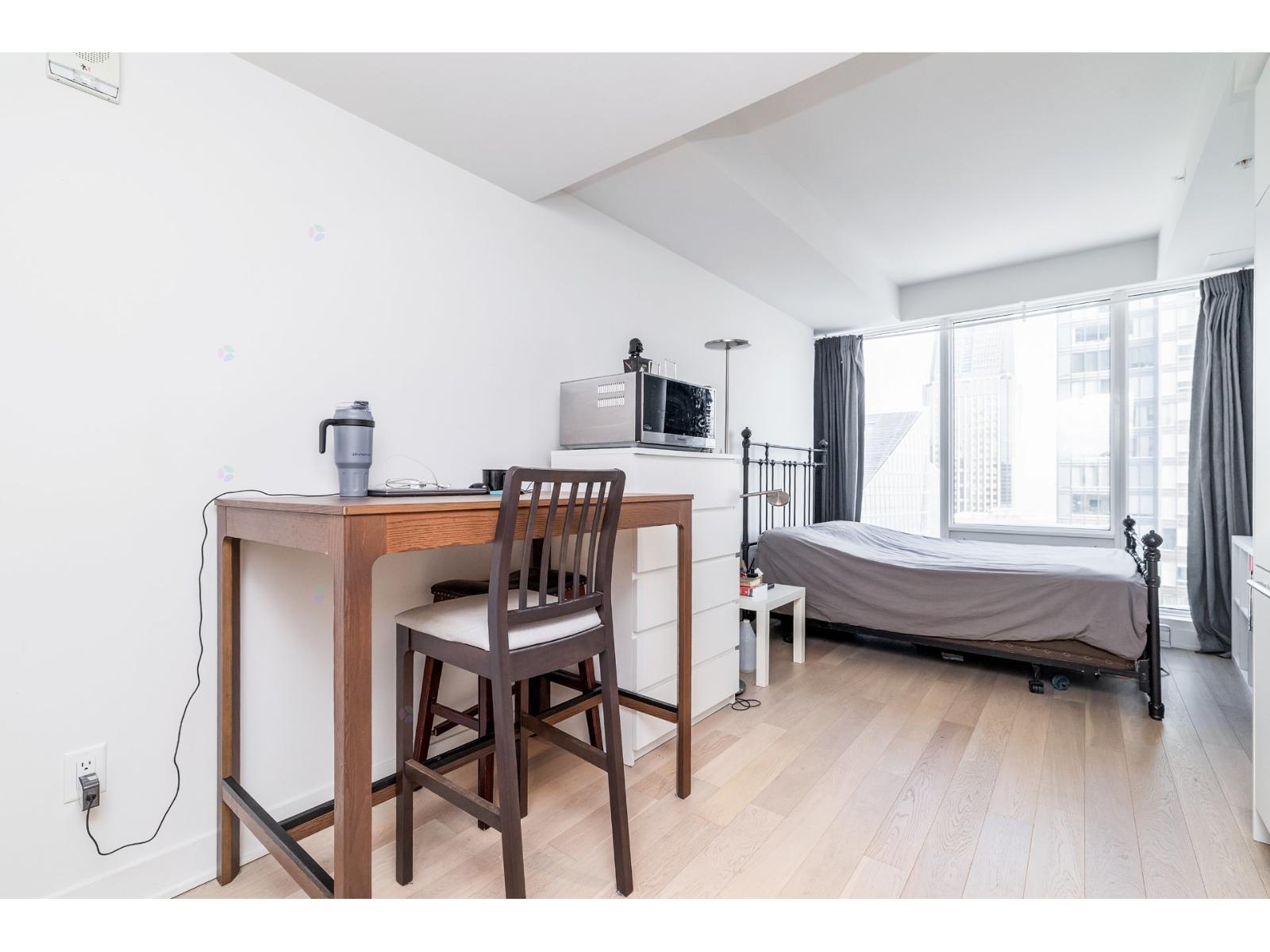 1288 Rue St-antoine O., #4206a Property Photo 7