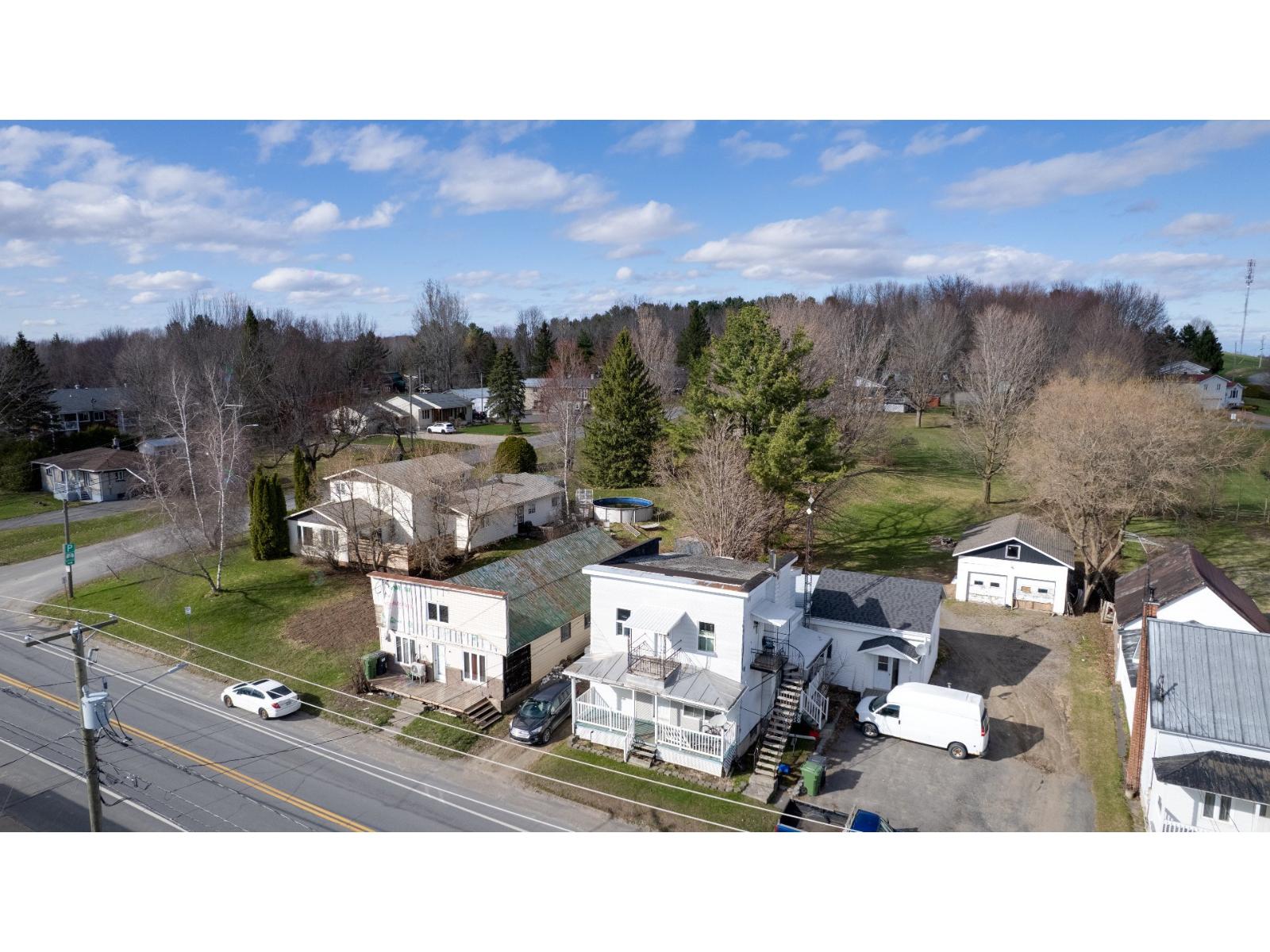6049-6051 Rue Principale Property Photo 3
