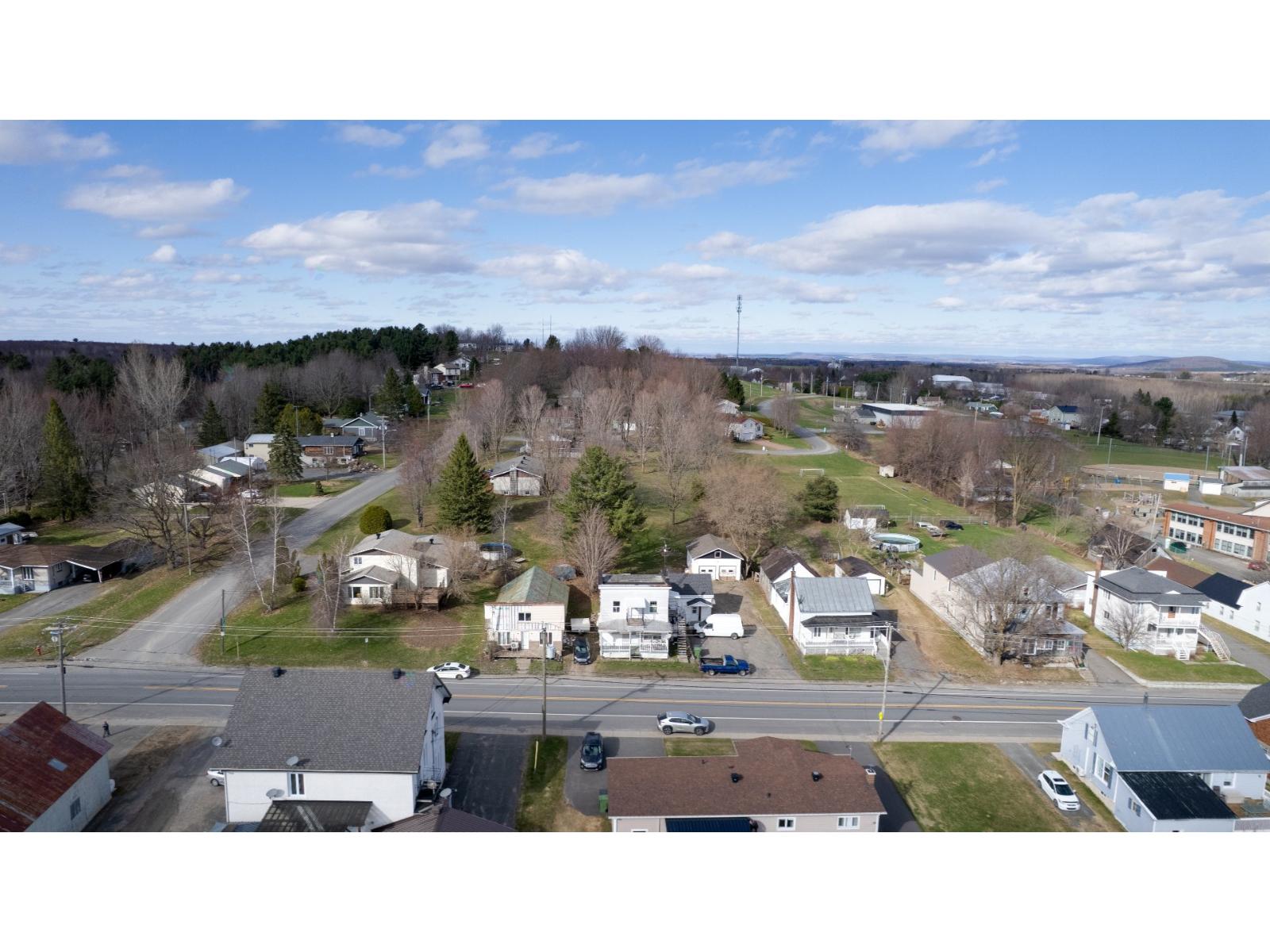 6049-6051 Rue Principale Property Photo 5