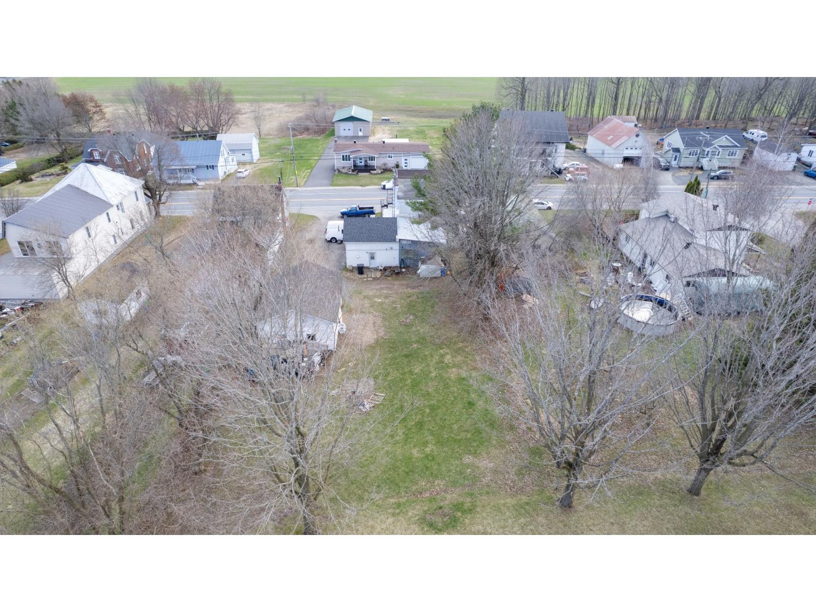 6049-6051 Rue Principale Property Photo 6
