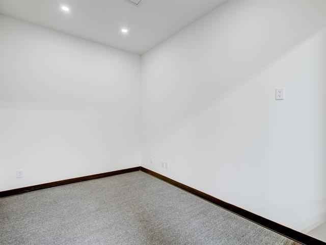 3185 Mtée St-hubert, #202 Property Photo 7
