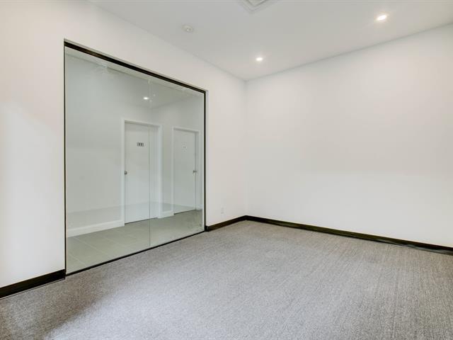 3185 Mtée St-hubert, #202 Property Photo 8