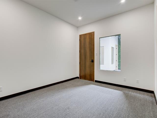 3185 Mtée St-hubert, #202 Property Photo 9