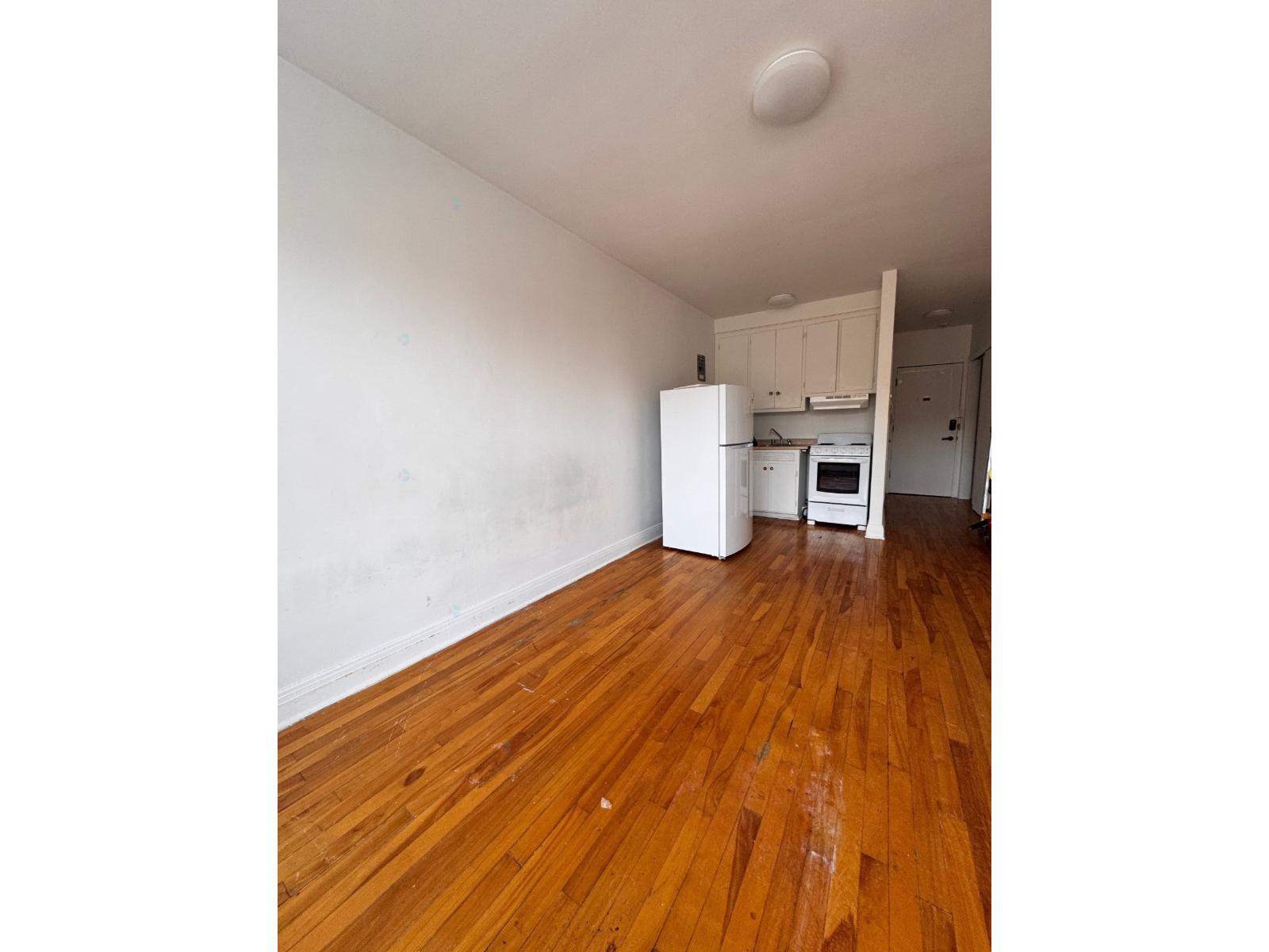 3614 Rue Ontario E., #7 Property Photo 2
