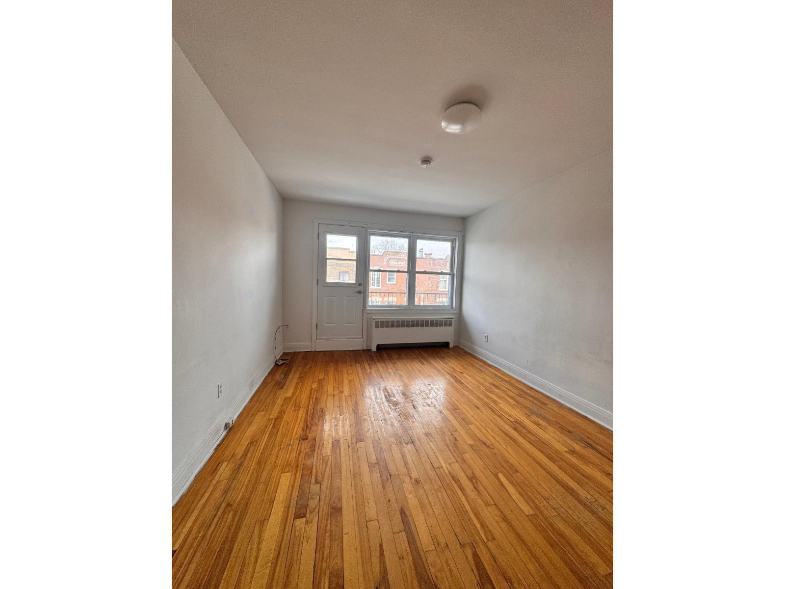 3614 Rue Ontario E., #7 Property Photo 3