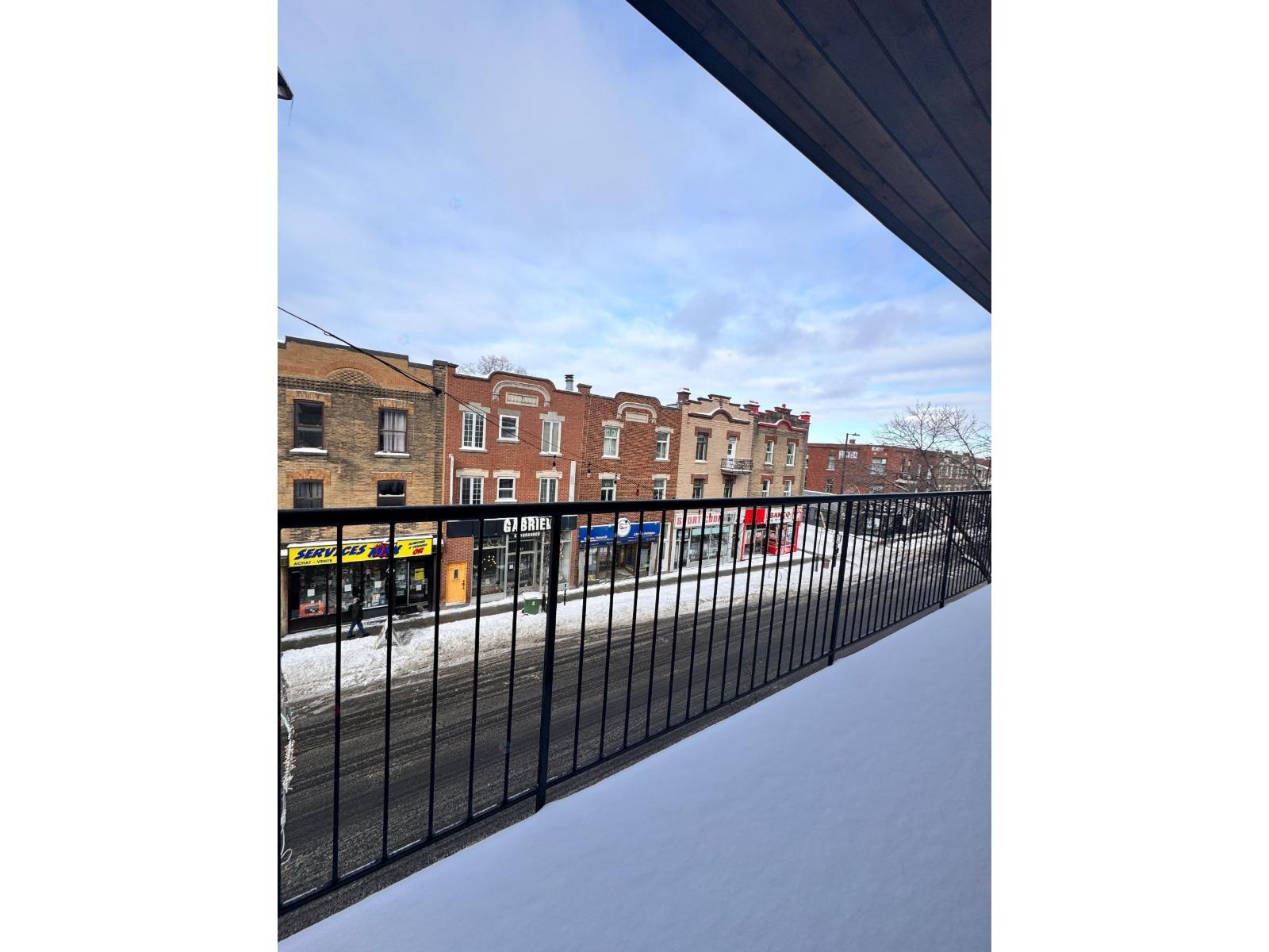 3614 Rue Ontario E., #7 Property Photo 4