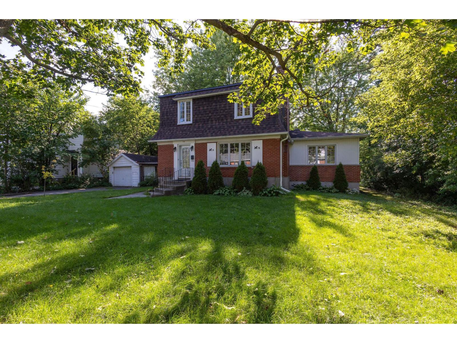 118 Boul. St-jean Property Photo 1