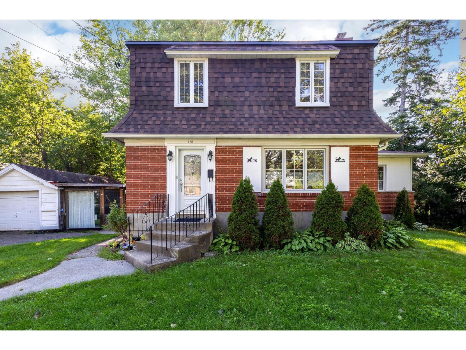 118 Boul. St-jean Property Photo 2