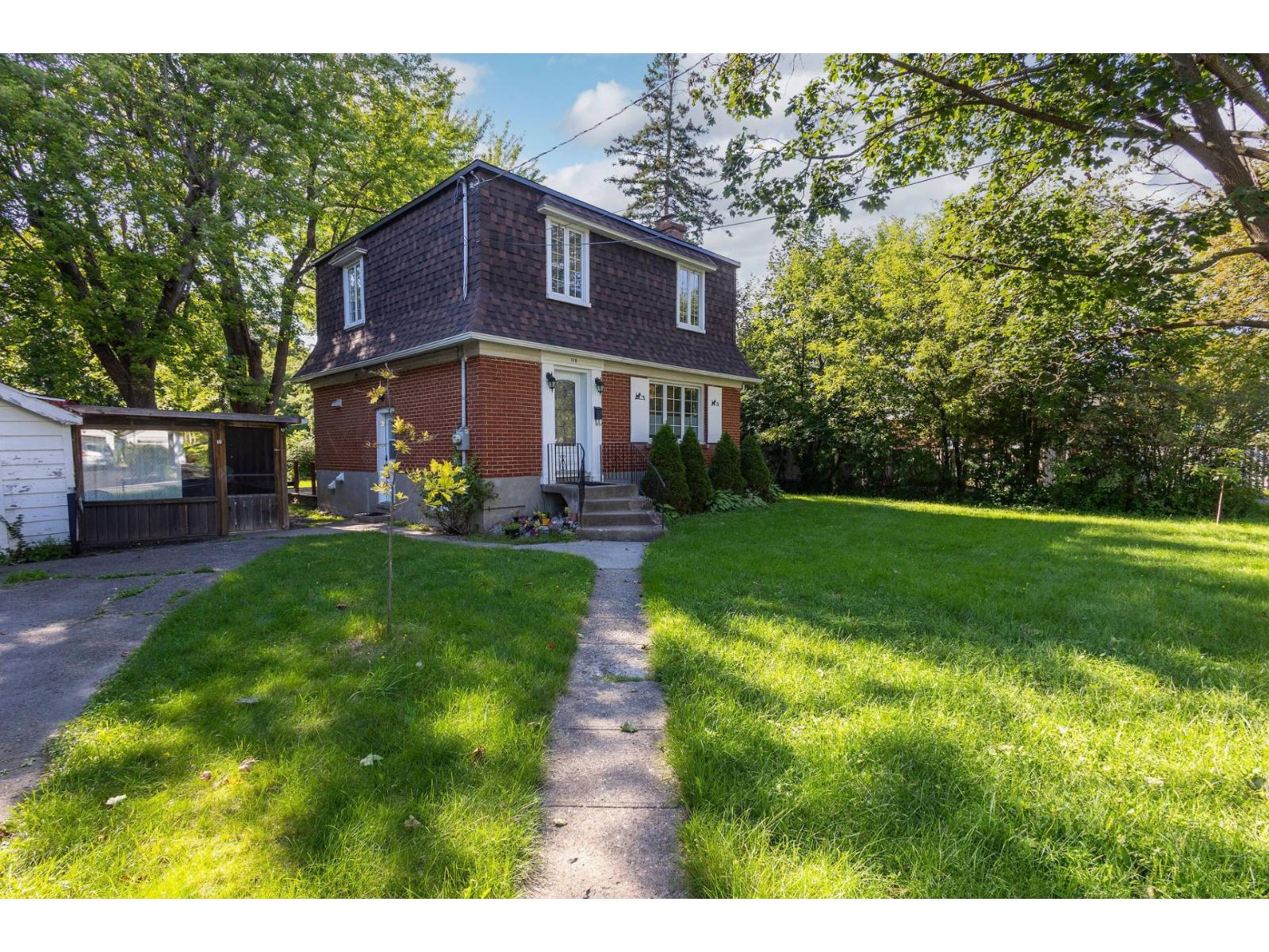 118 Boul. St-jean Property Photo 3
