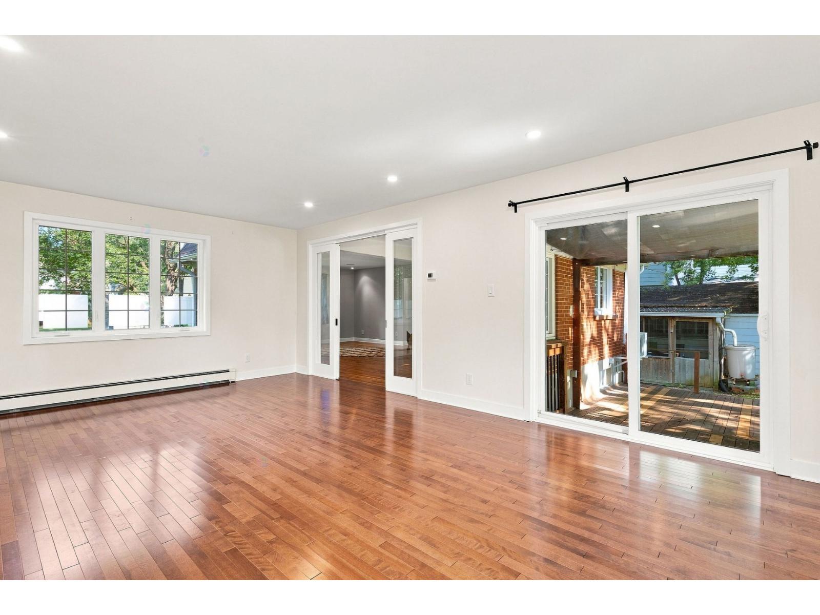 118 Boul. St-jean Property Photo 14