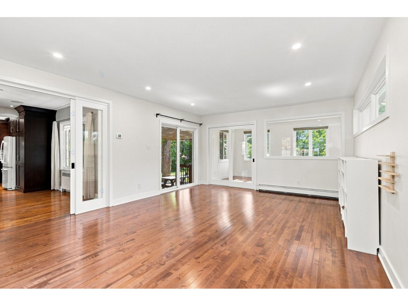 118 Boul. St-jean Property Photo 15