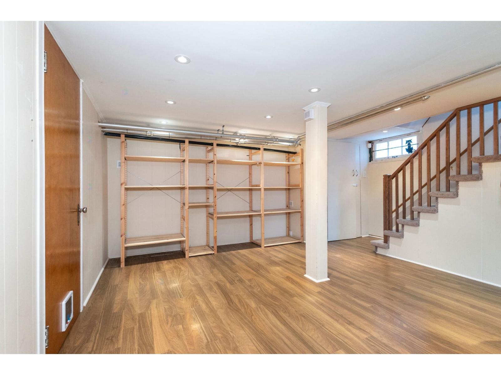 118 Boul. St-jean Property Photo 34