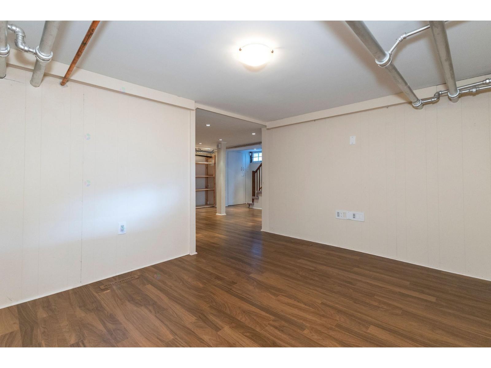 118 Boul. St-jean Property Photo 37