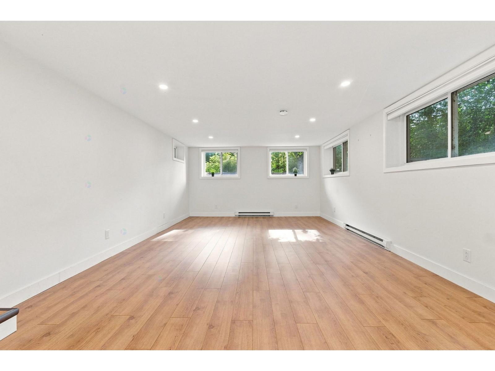 118 Boul. St-jean Property Photo 38