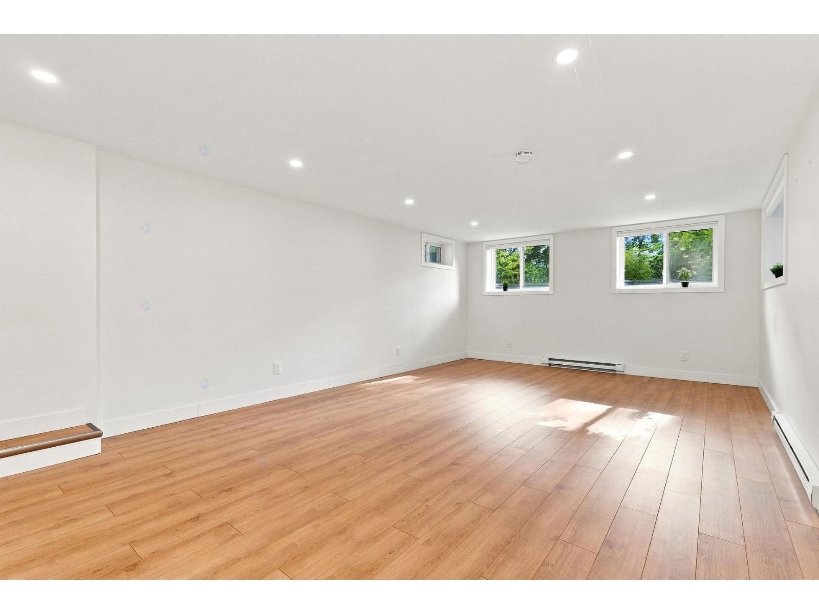118 Boul. St-jean Property Photo 40
