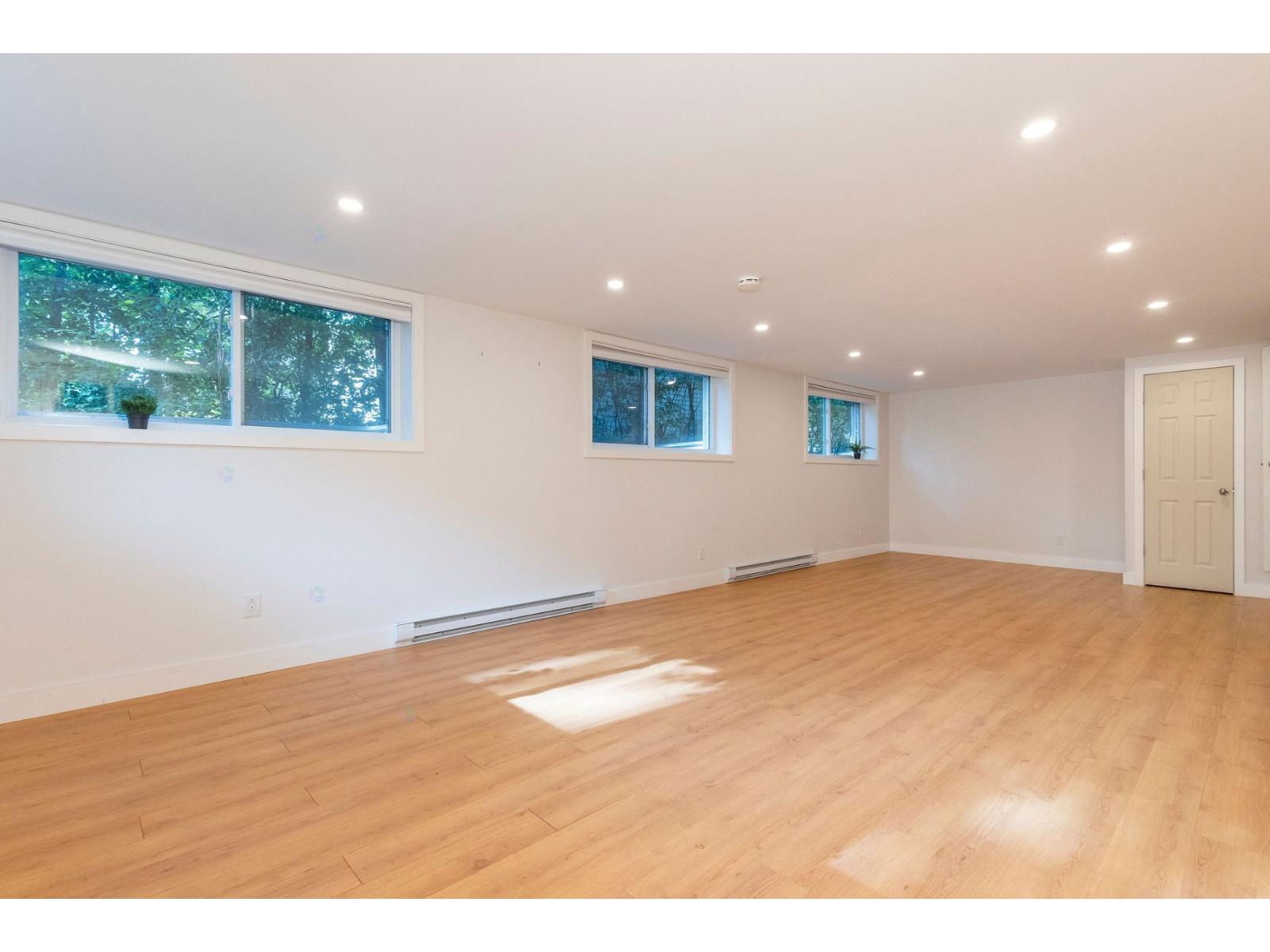 118 Boul. St-jean Property Photo 41