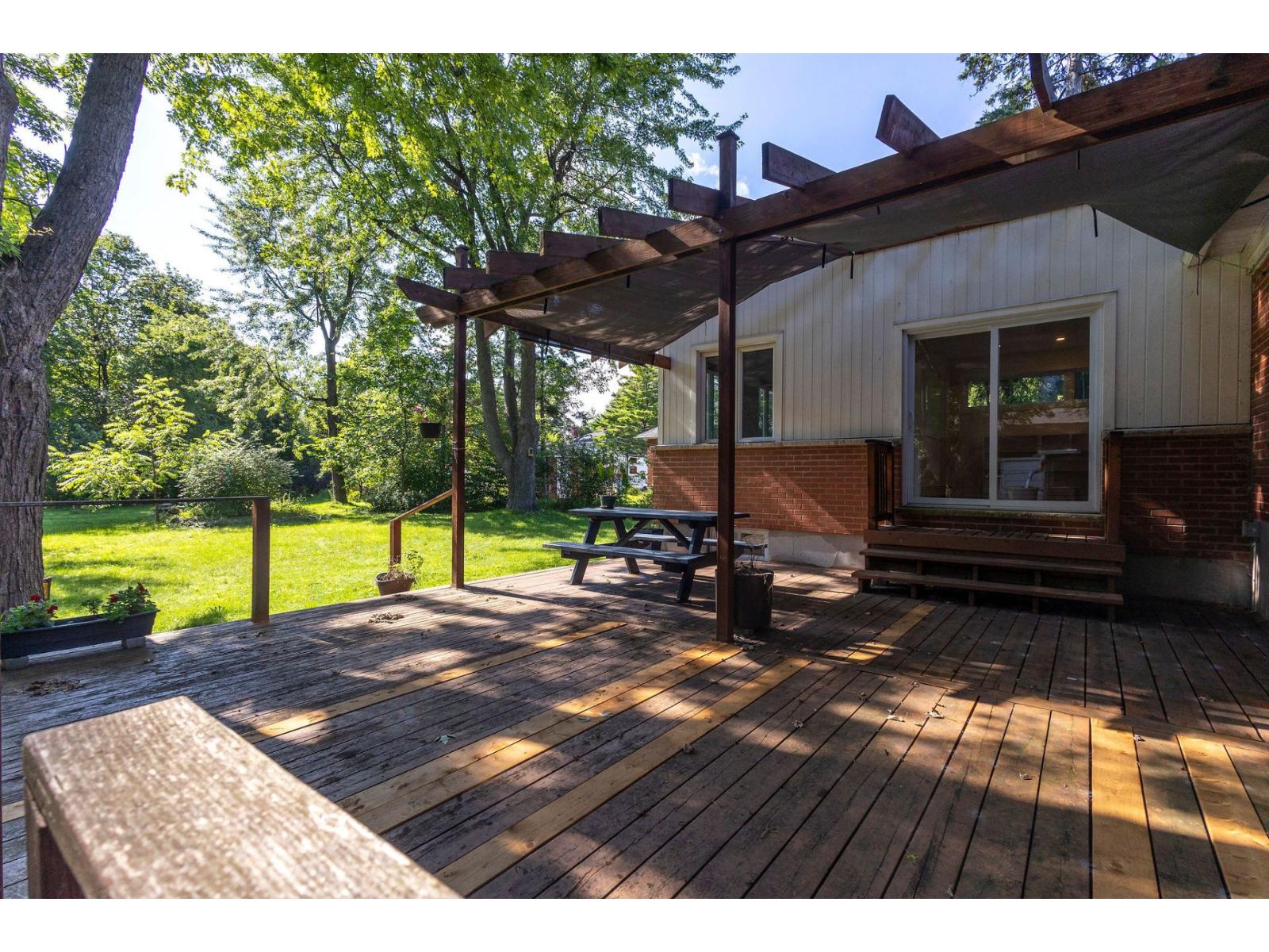 118 Boul. St-jean Property Photo 46