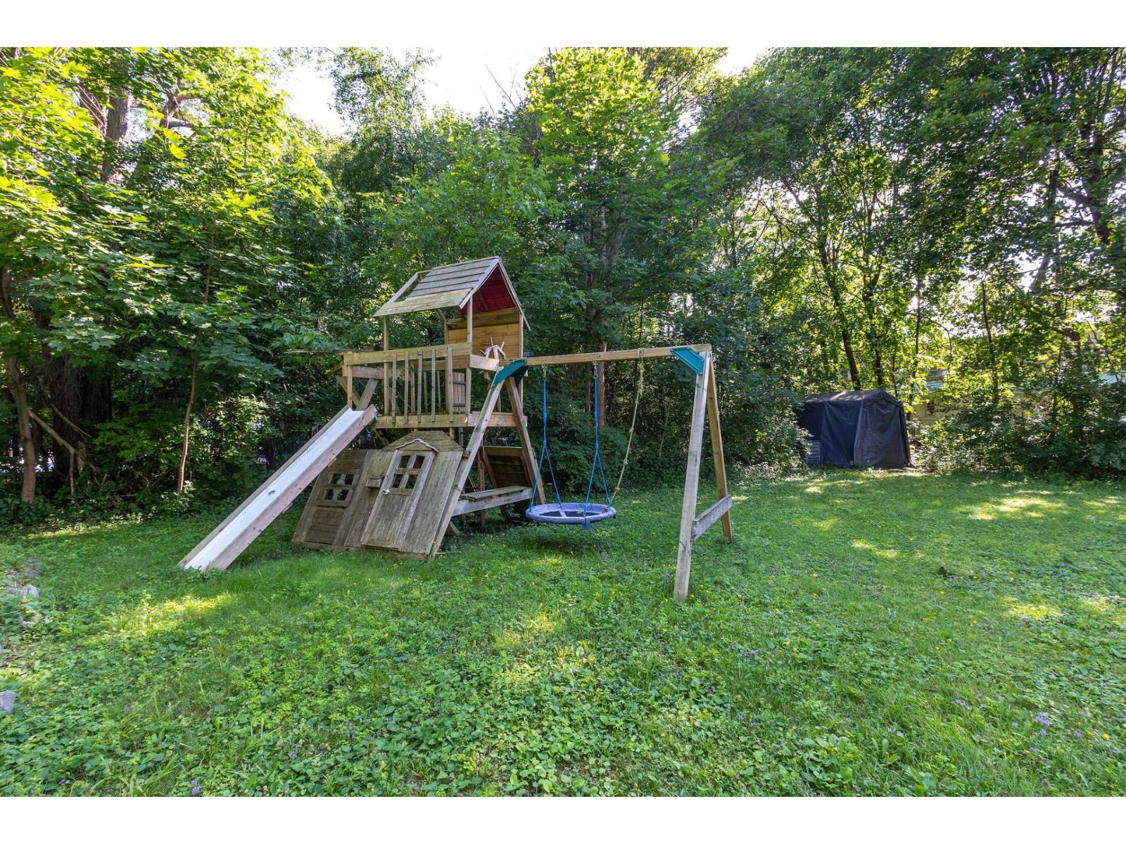 118 Boul. St-jean Property Photo 50