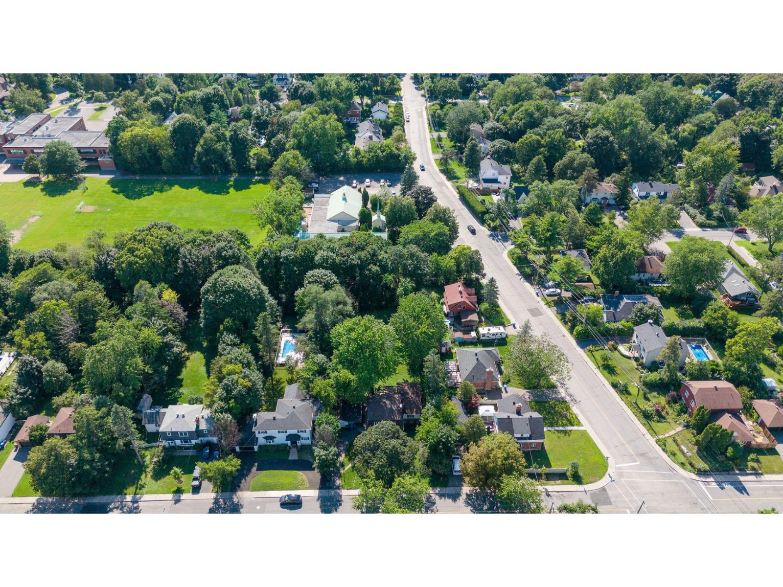 118 Boul. St-jean Property Photo 57