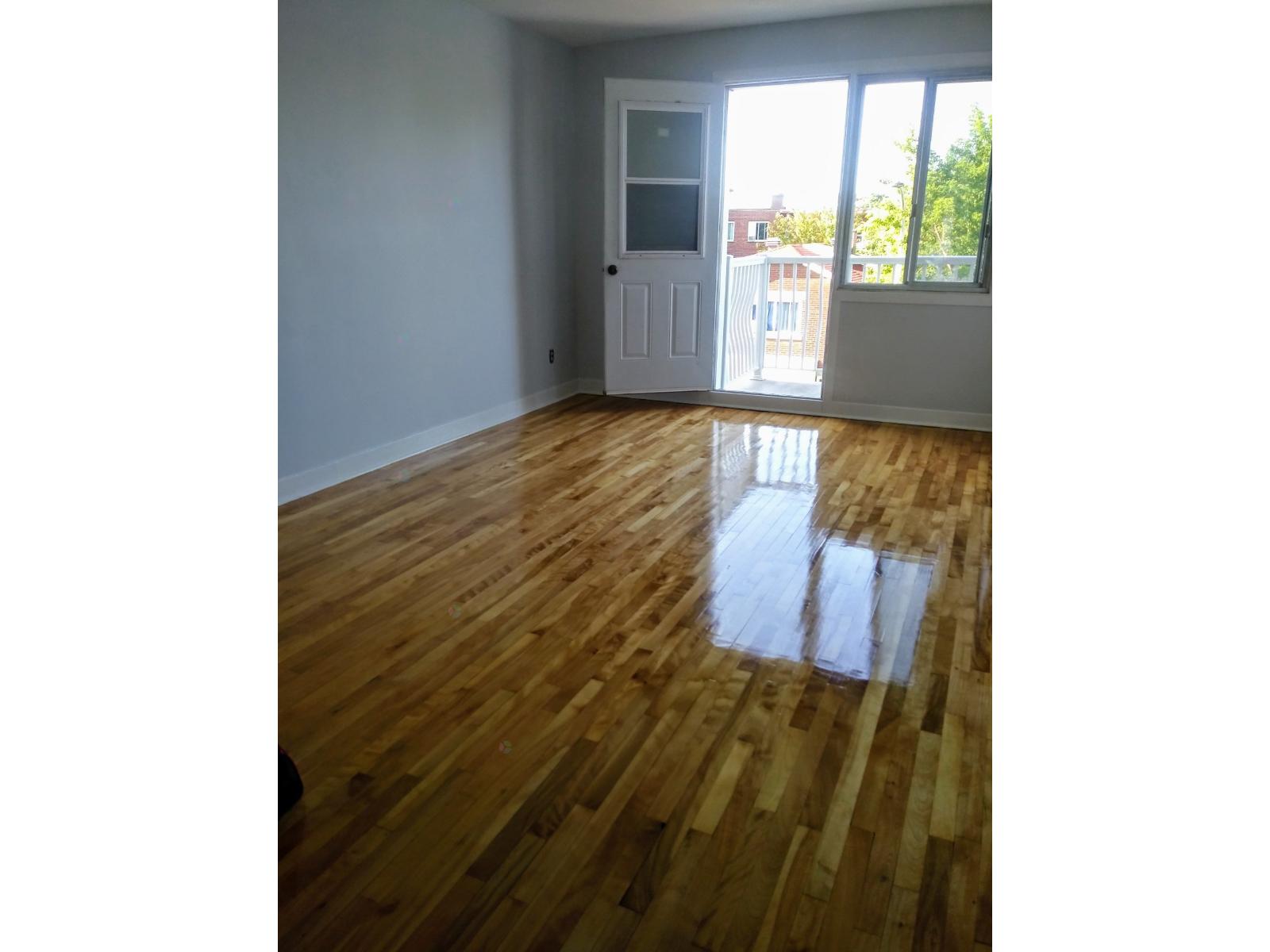 8625 Av. Champagneur, #6 Property Photo 7