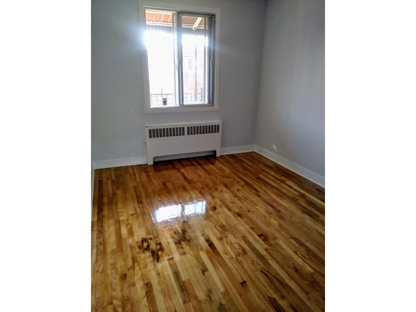 8625 Av. Champagneur, #6 Property Photo 8