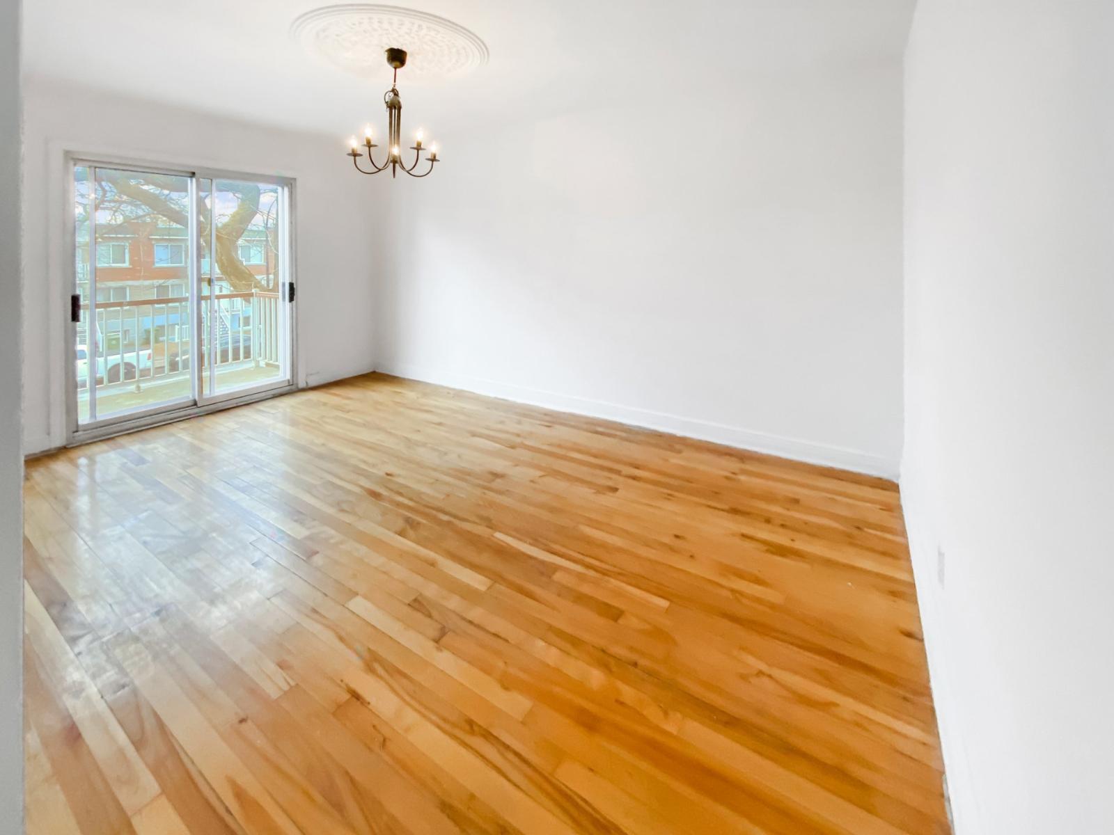 7323 Av. Papineau