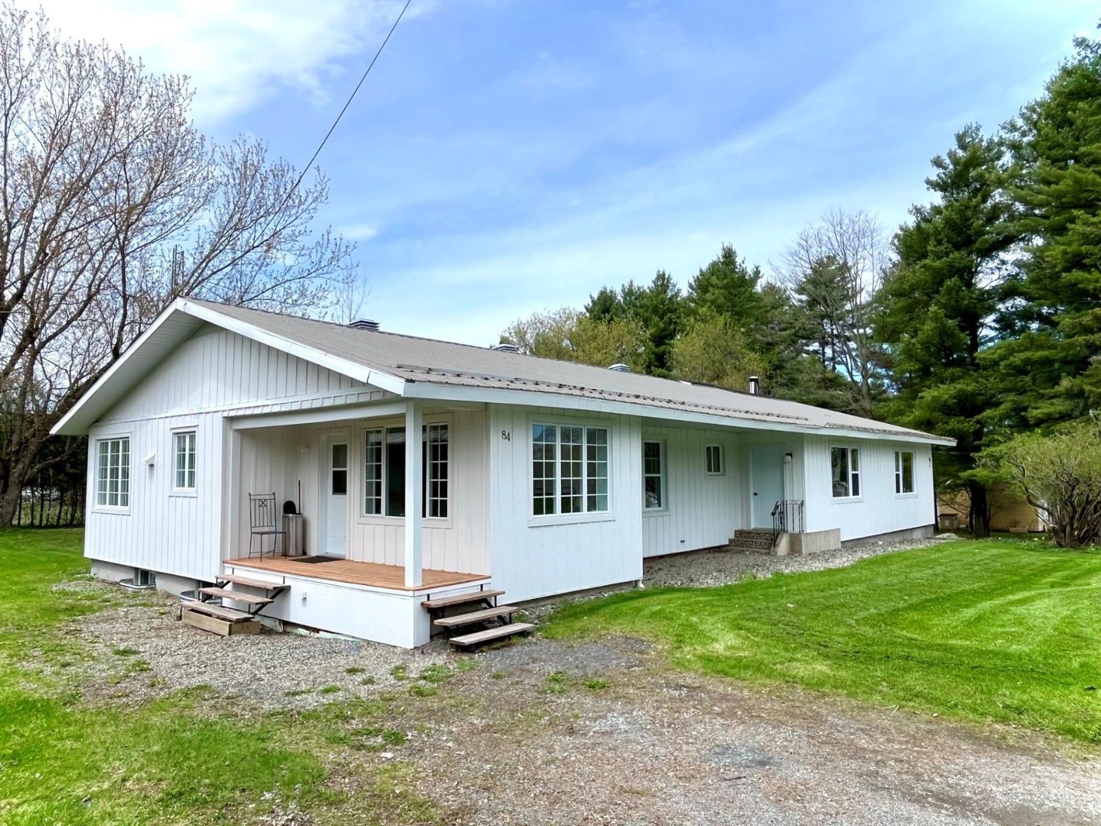 84z-84az Rue Thibault S. Property Photo 1