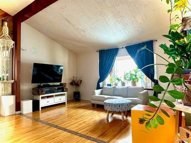 84z-84az Rue Thibault S. Property Photo 3