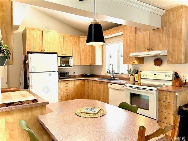 84z-84az Rue Thibault S. Property Photo 7