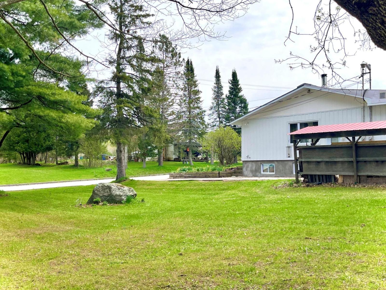 84z-84az Rue Thibault S. Property Photo 23