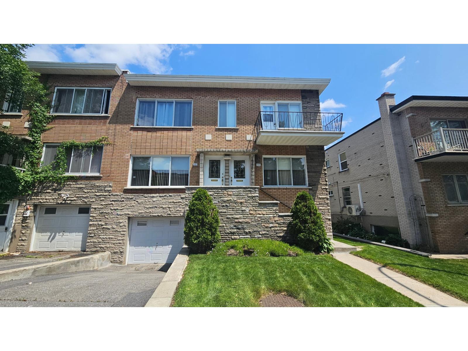 2437 Av. Montclair Property Photo 1