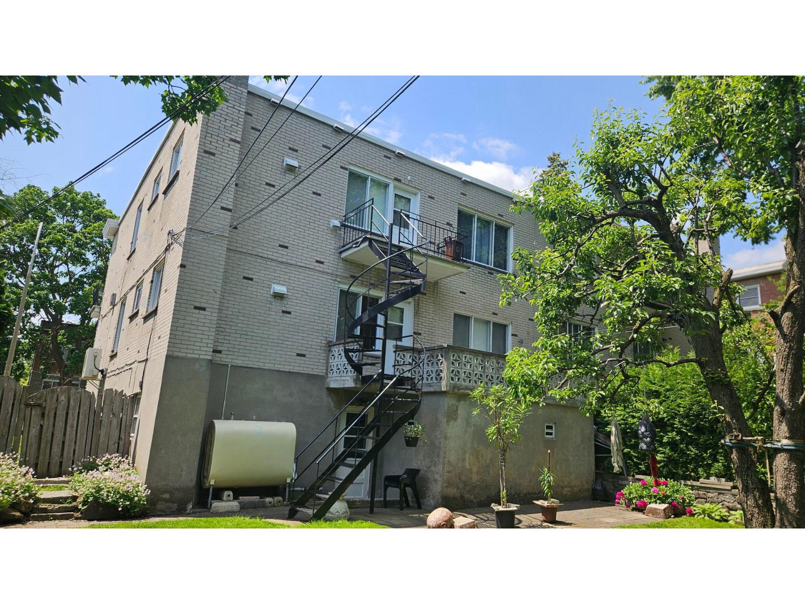 2437 Av. Montclair Property Photo 5