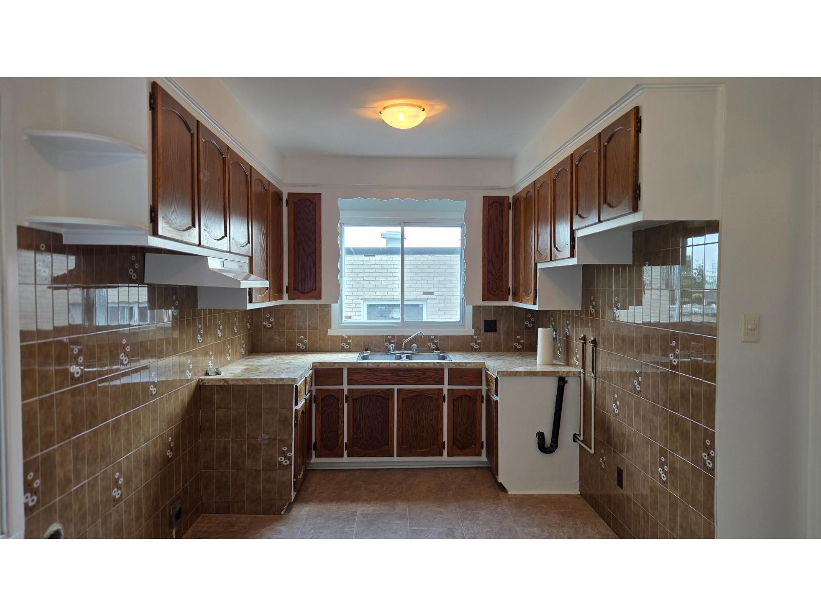 2437 Av. Montclair Property Photo 10