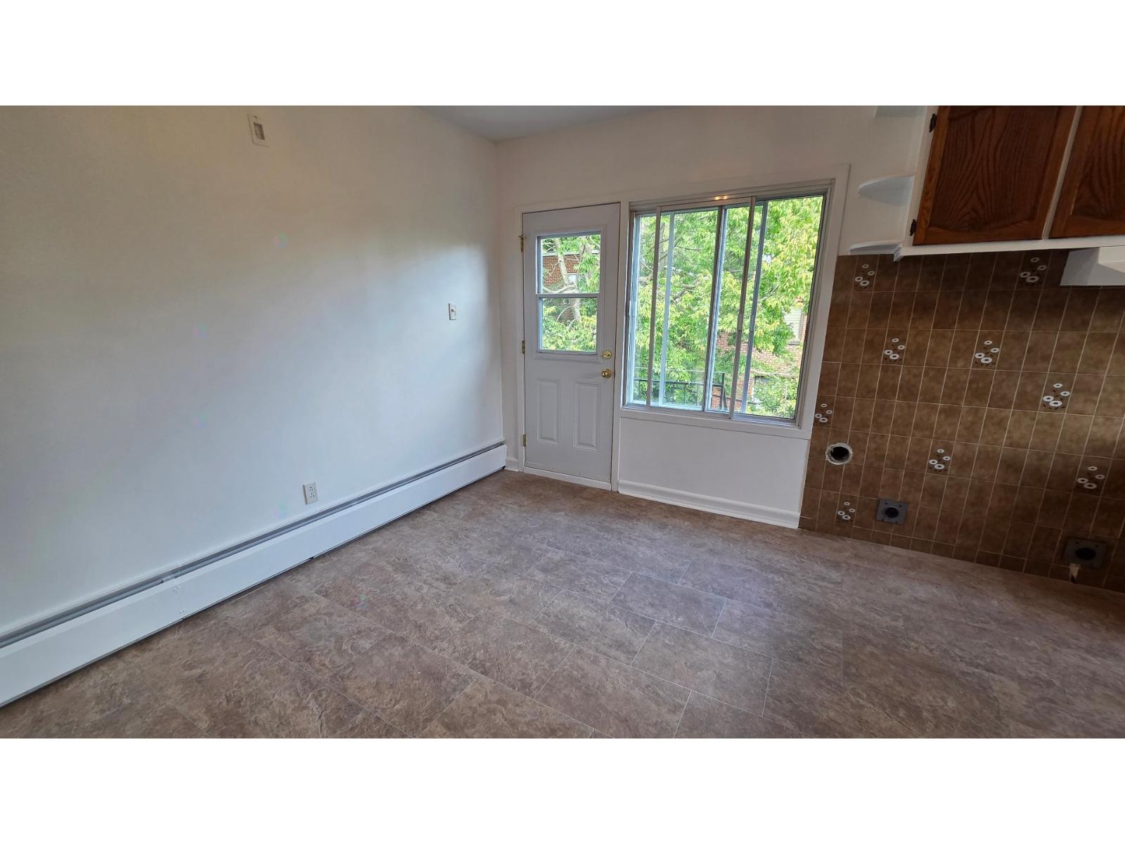 2437 Av. Montclair Property Photo 13