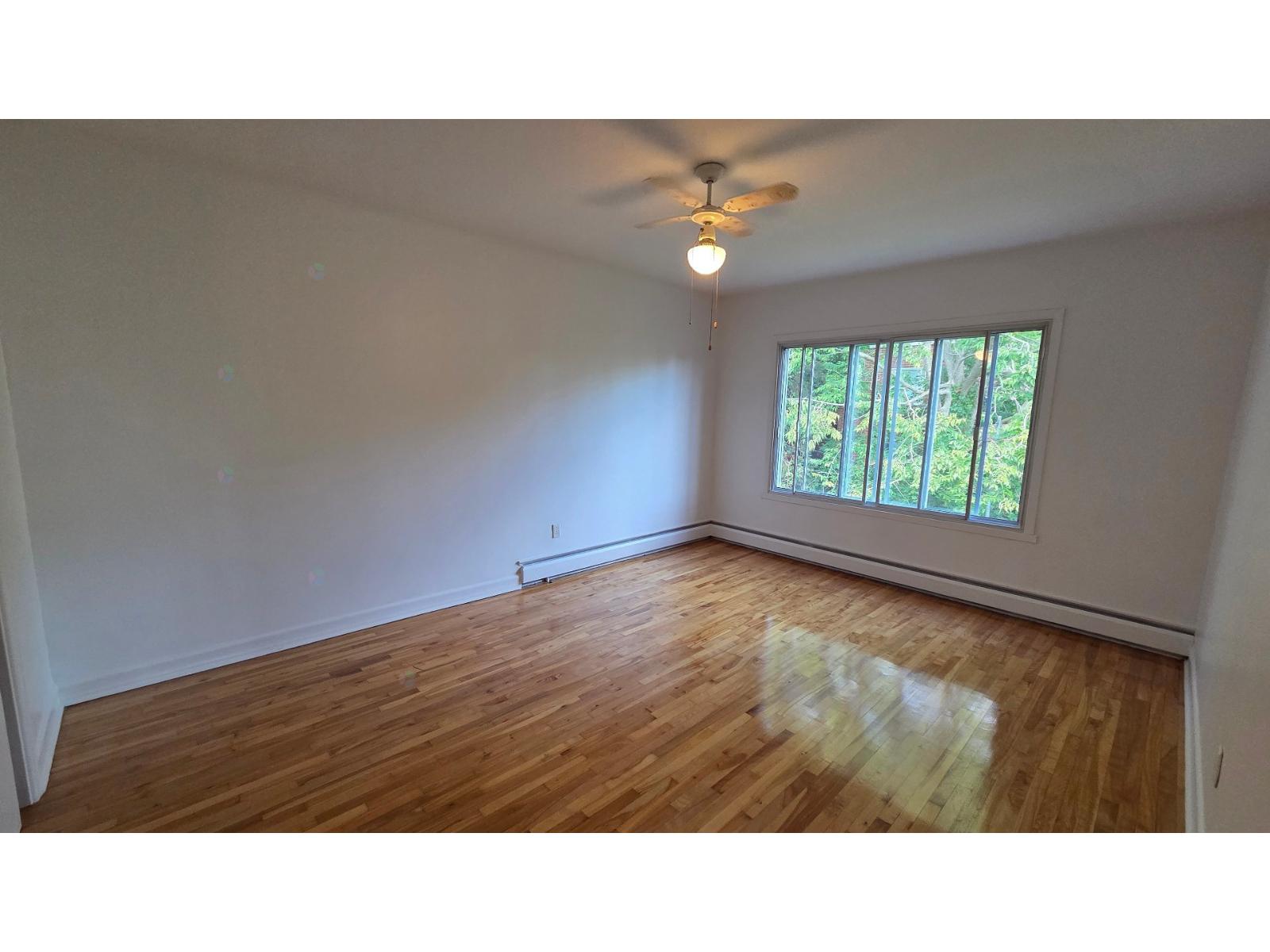 2437 Av. Montclair Property Photo 15