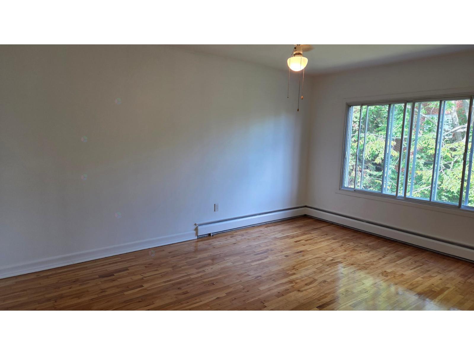 2437 Av. Montclair Property Photo 16