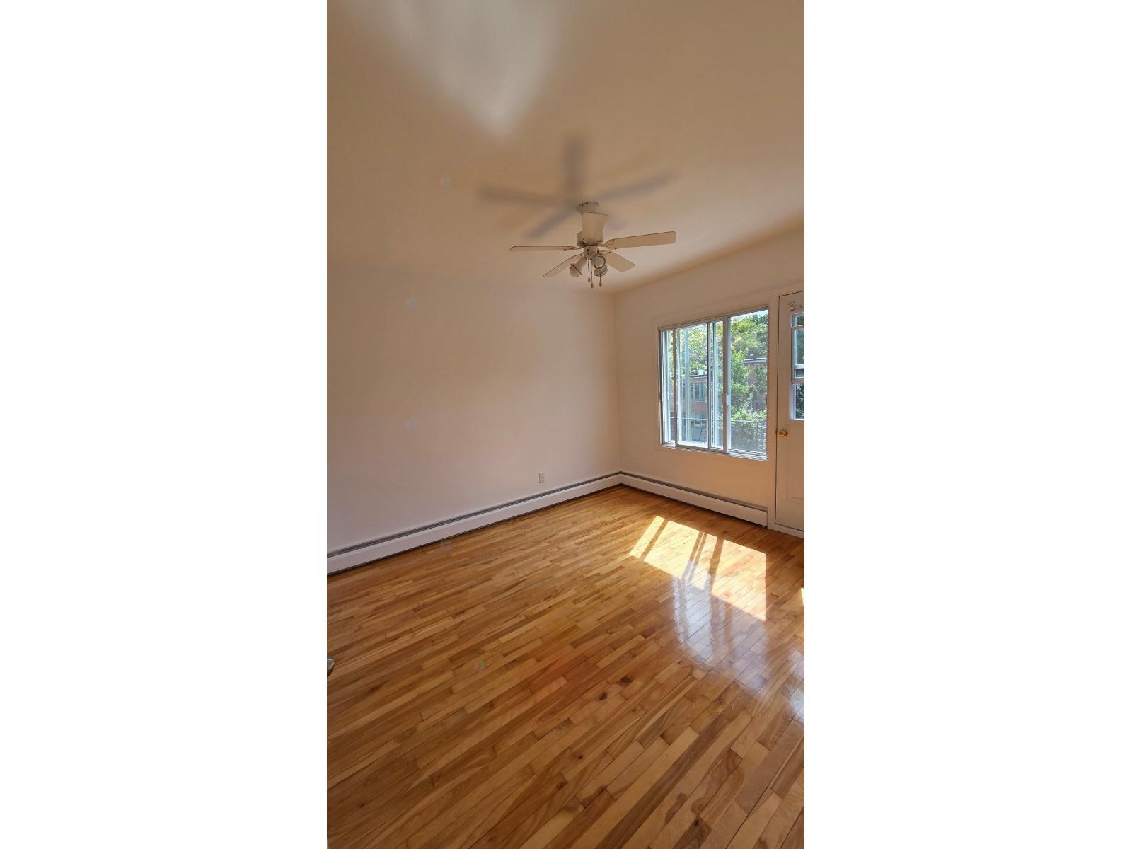 2437 Av. Montclair Property Photo 17