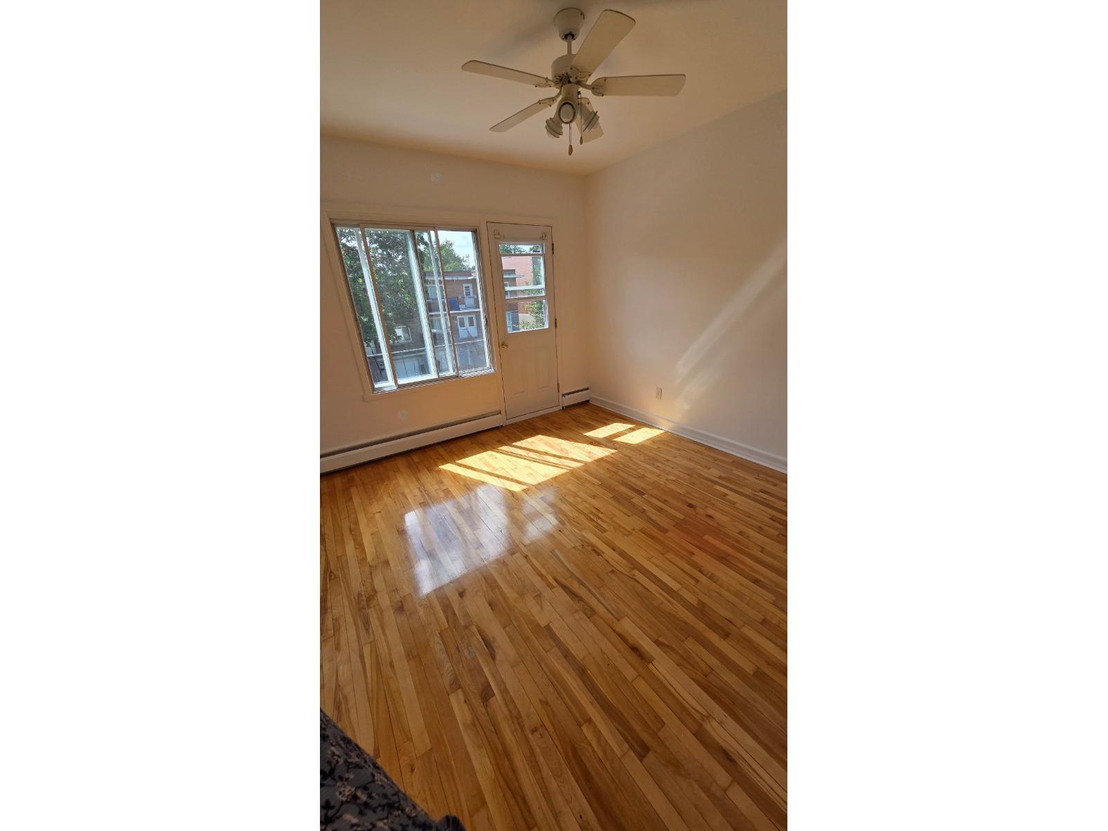 2437 Av. Montclair Property Photo 18