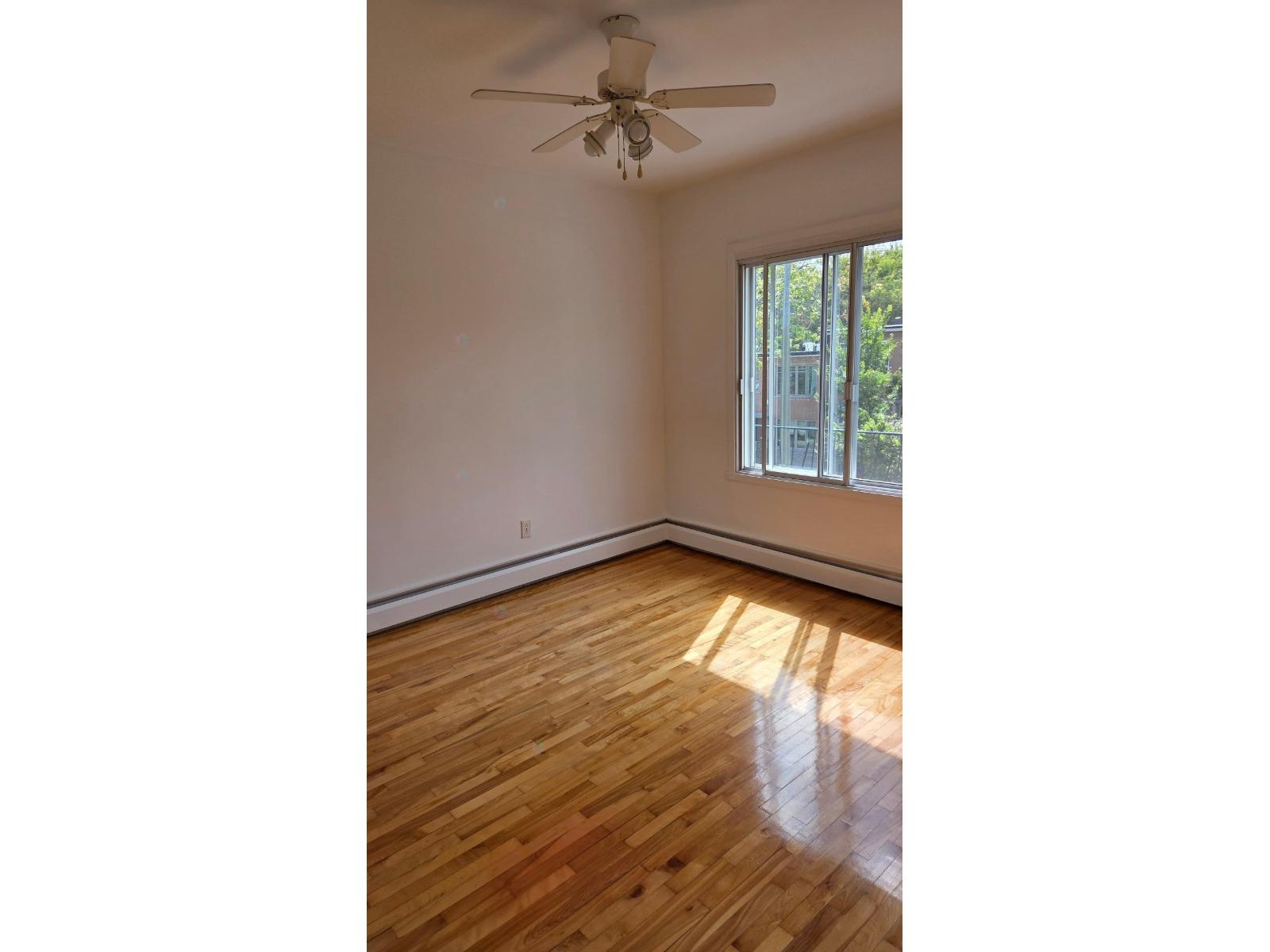 2437 Av. Montclair Property Photo 21