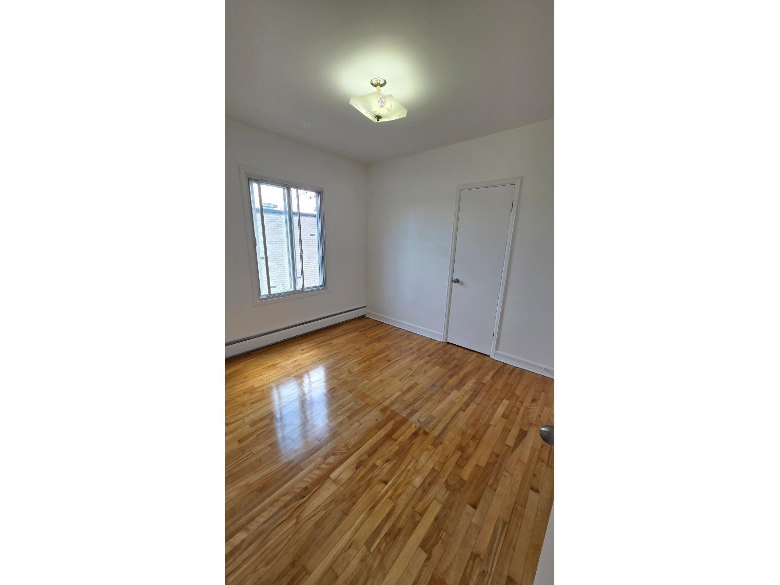 2437 Av. Montclair Property Photo 23