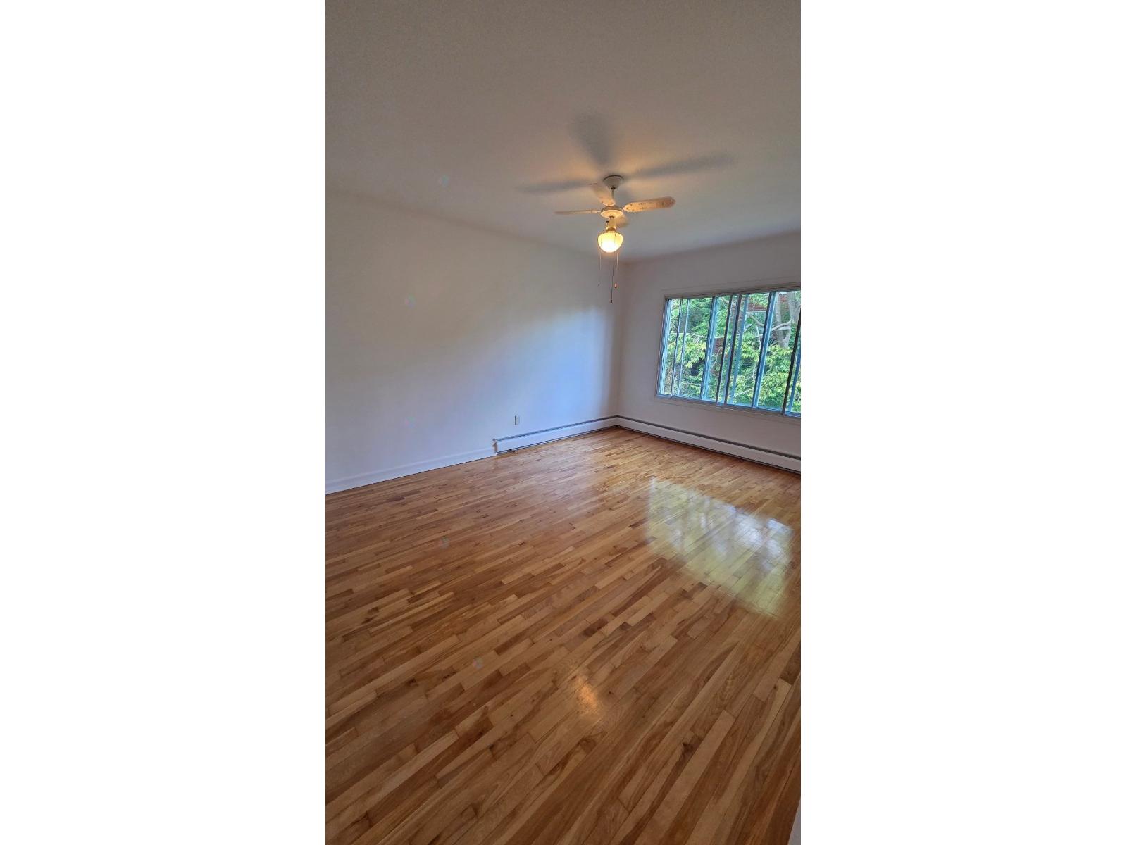 2437 Av. Montclair Property Photo 26