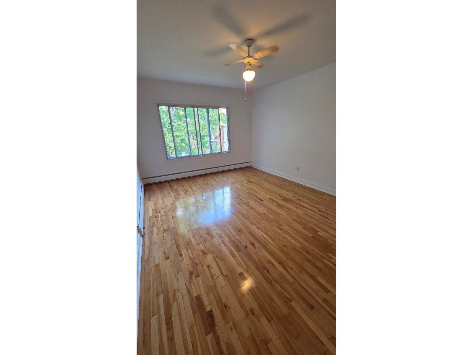 2437 Av. Montclair Property Photo 27