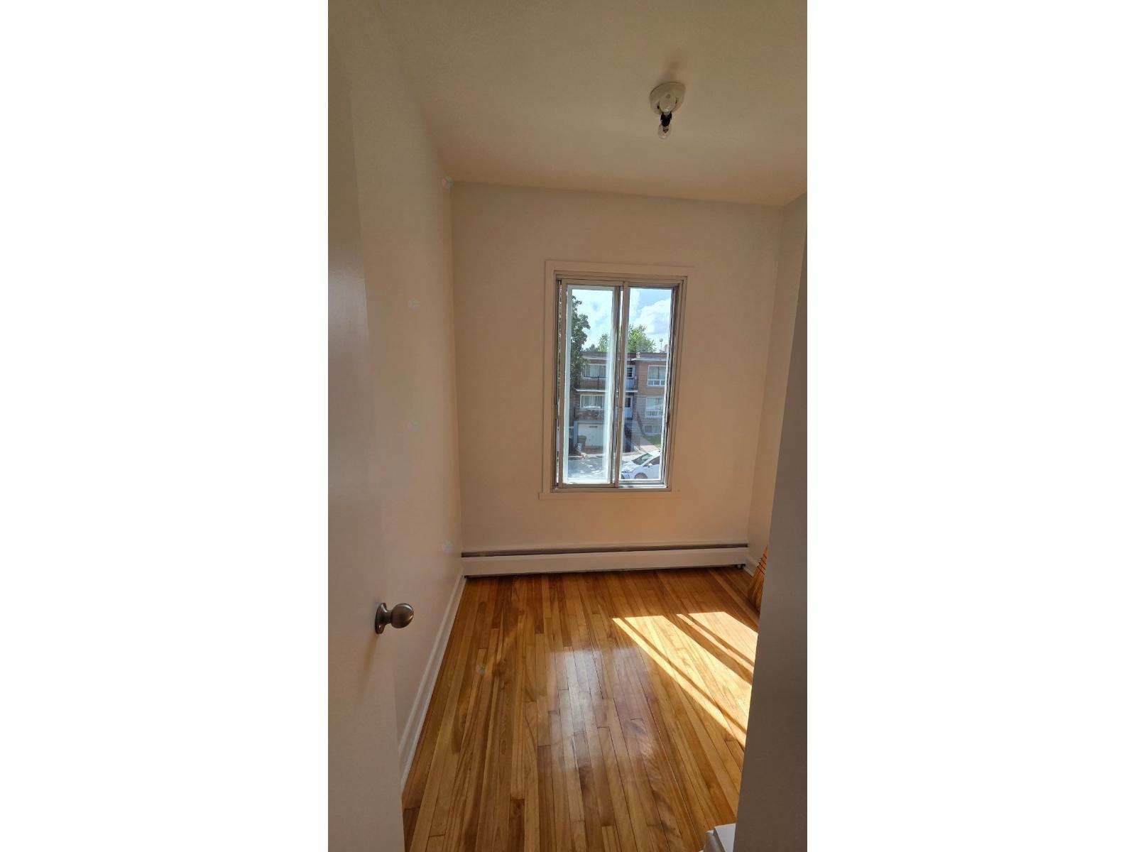 2437 Av. Montclair Property Photo 28