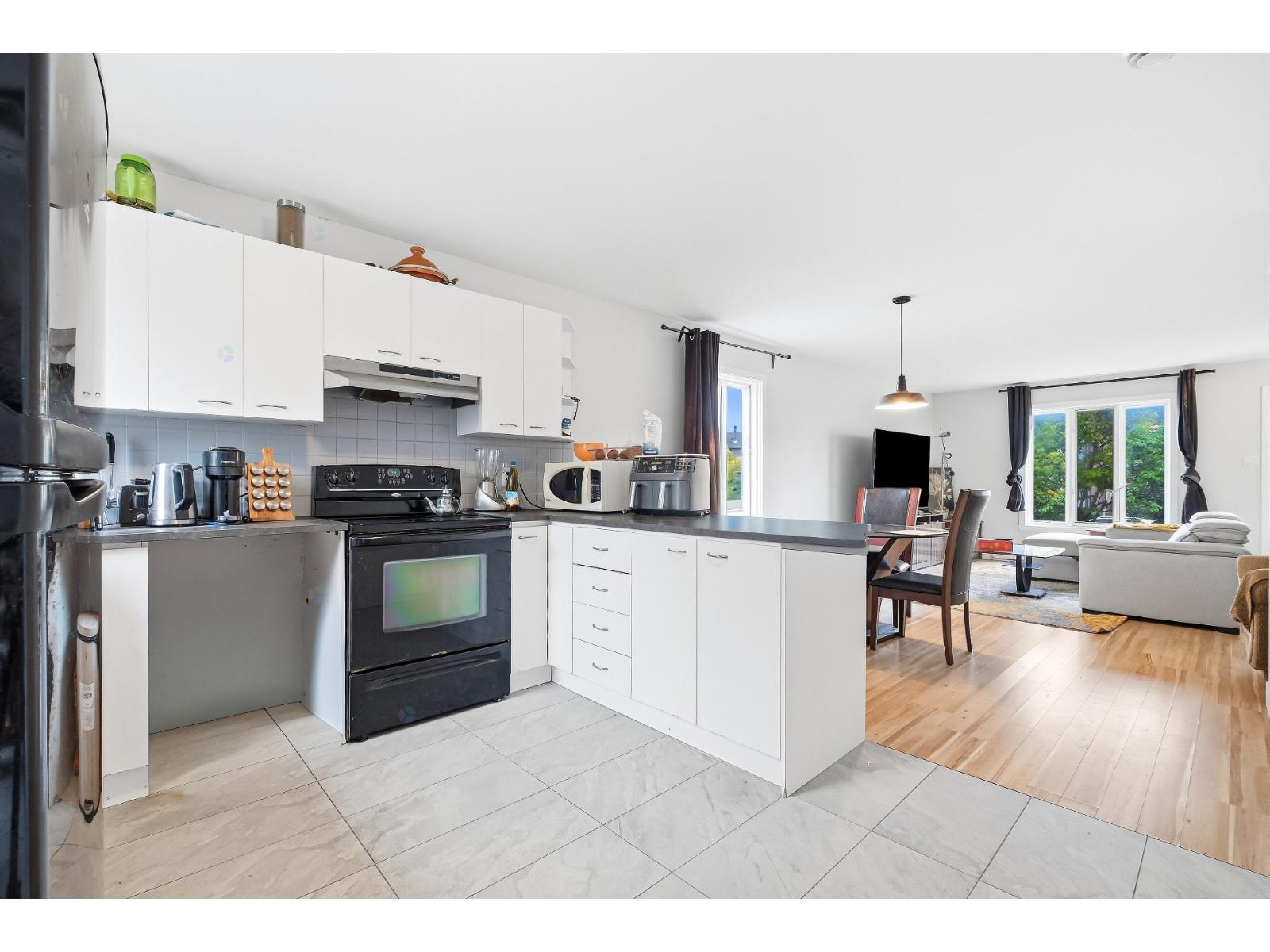 3803-3825 Boul. St-laurent Property Photo 18