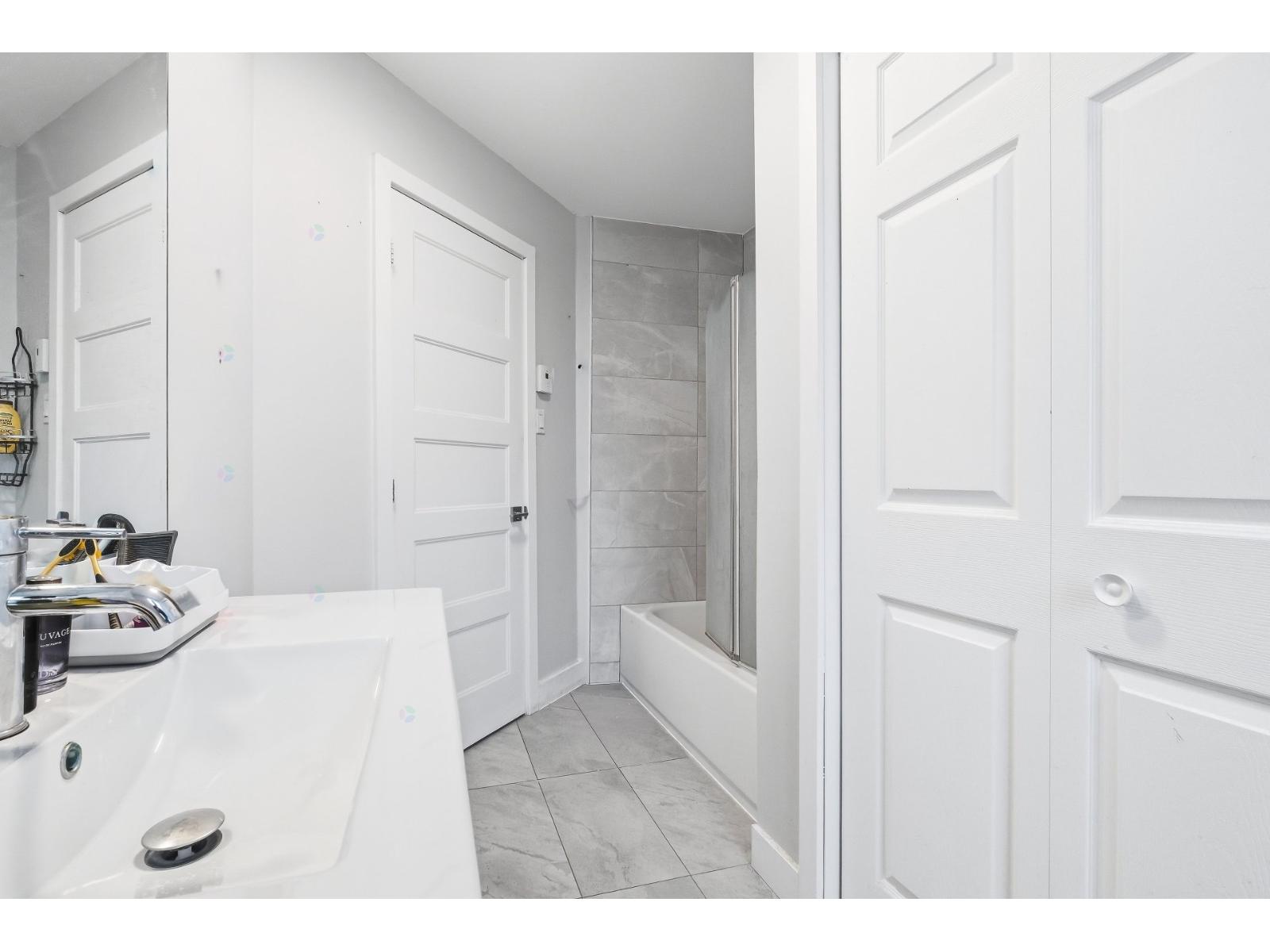 3803-3825 Boul. St-laurent Property Photo 23