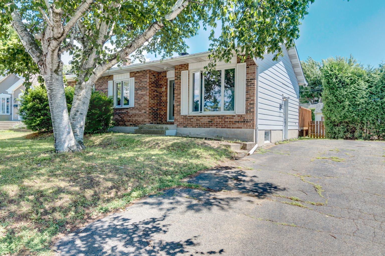 11 Rue Desrosiers Property Photo 1