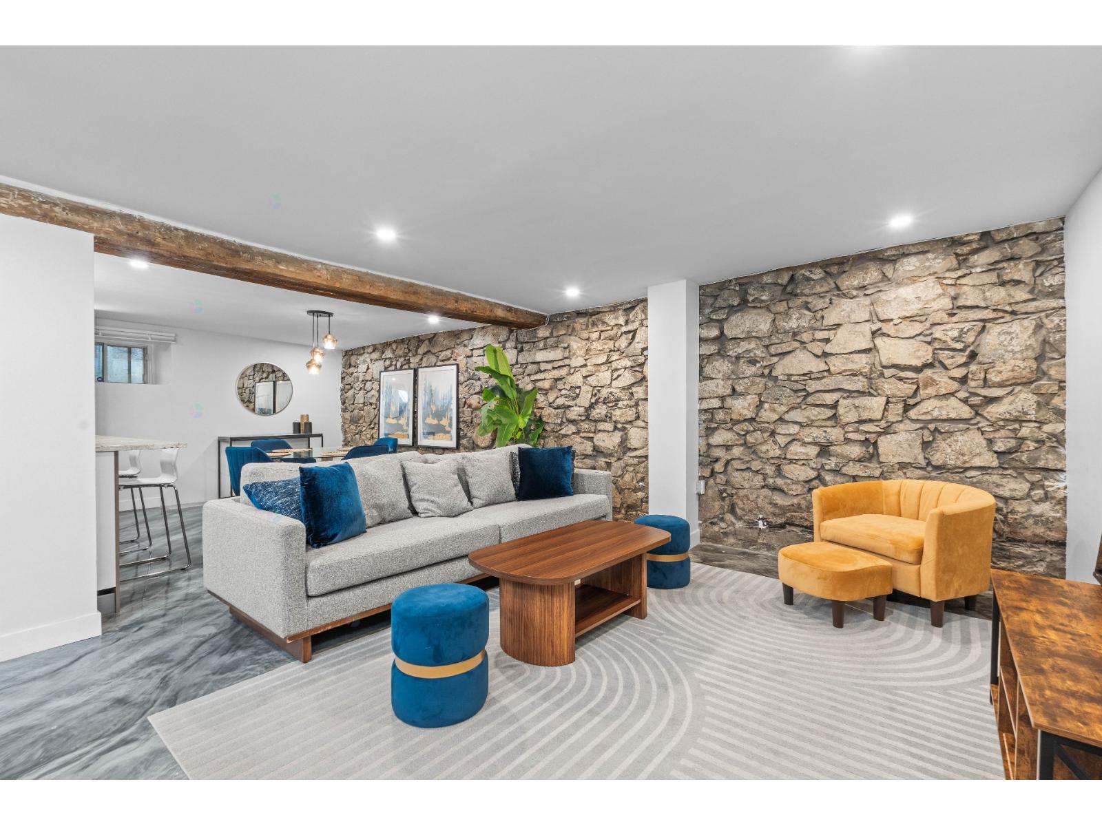 1215 Rue Dorion