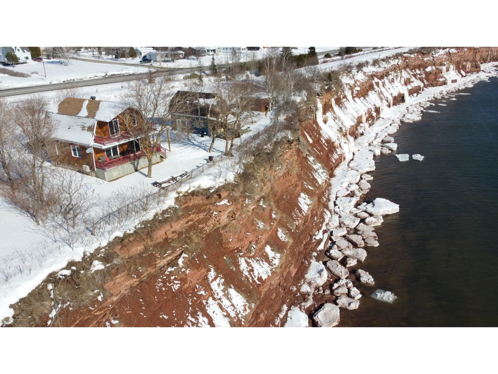 226 Boul. Perron E. Property Photo 2