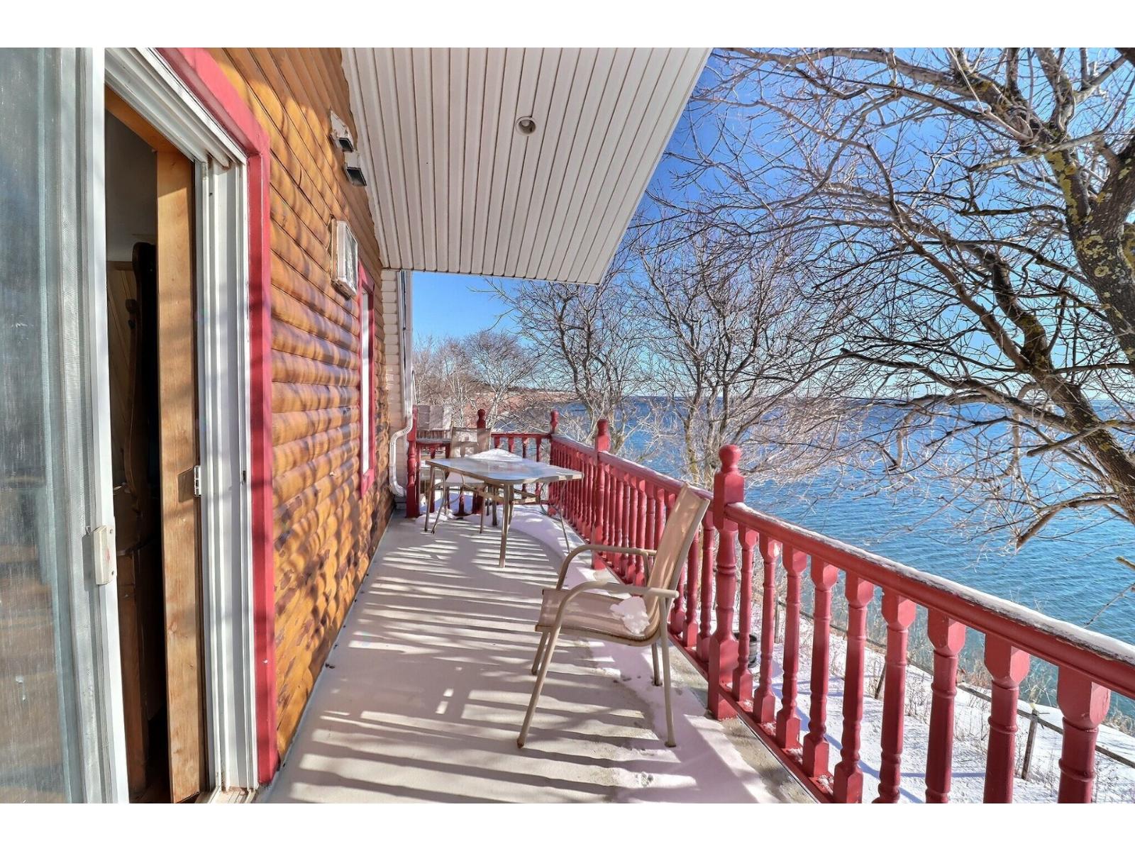226 Boul. Perron E. Property Photo 3