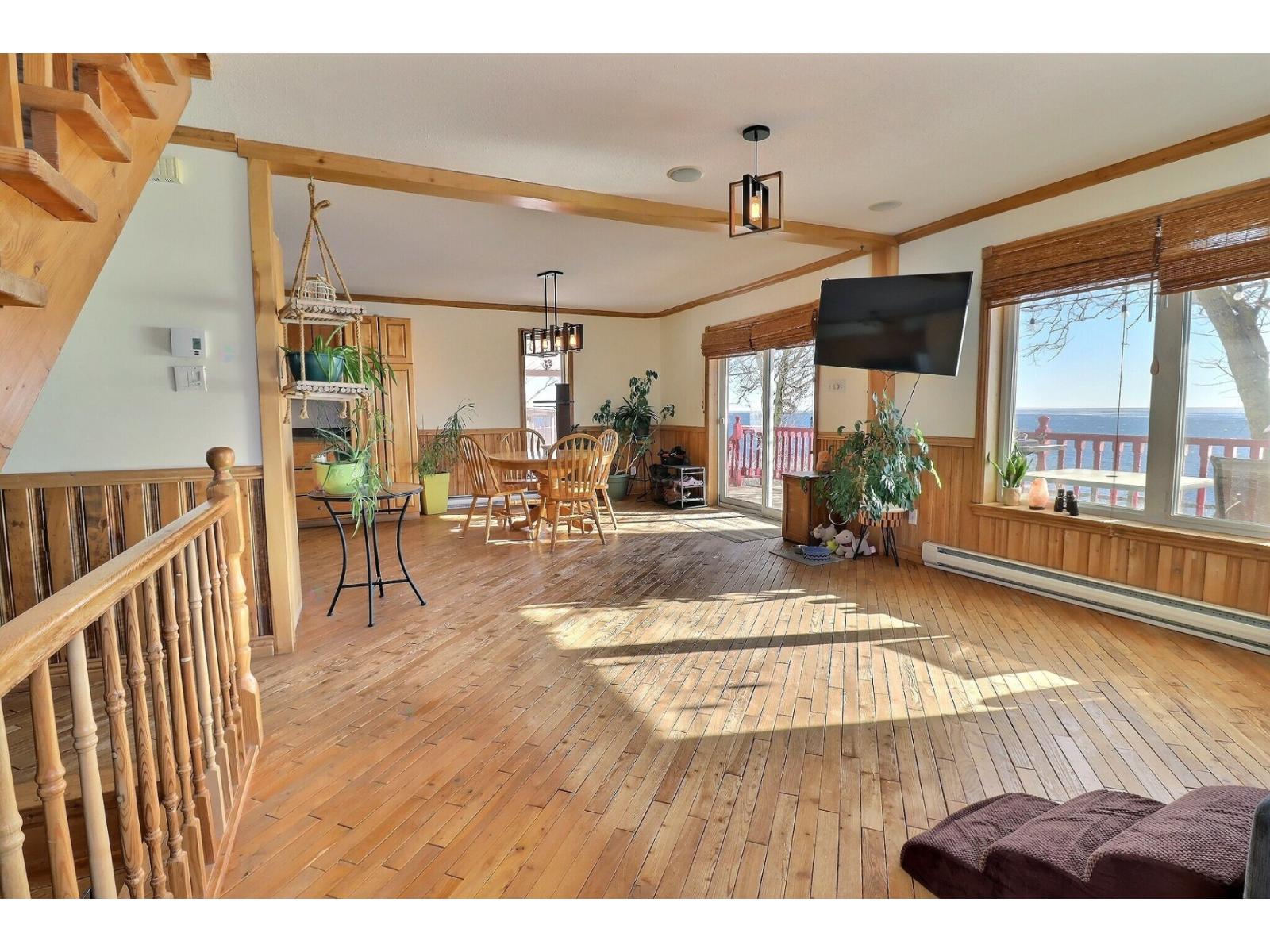 226 Boul. Perron E. Property Photo 4
